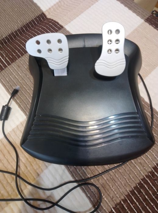 Игровой руль Genius в рабочем состоянии