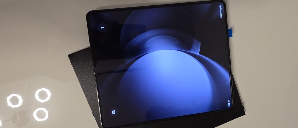 Vand Samsung Galaxy Fold5 512GB