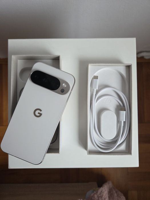 Google Pixel 10 Pro, 16GB RAM, 512 GB ,5G, Porcelain, Impecabil !
