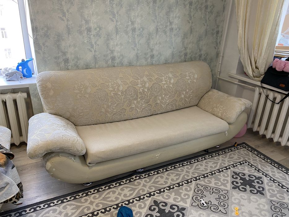 Диван даром …………..