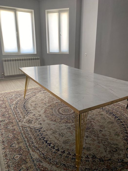 Стол в отличном состоянии