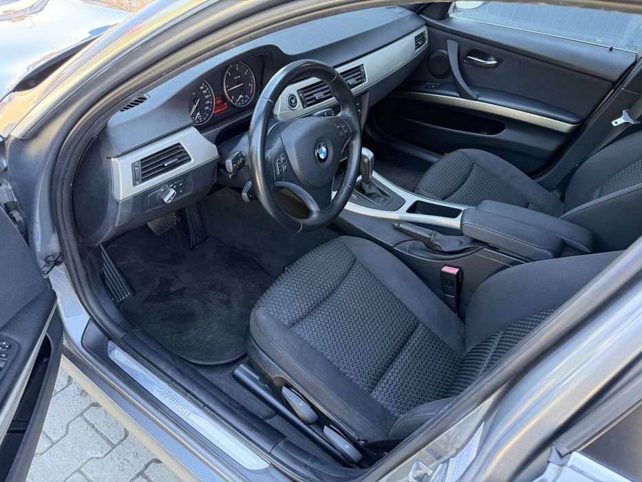 Dezmembrez bmw seria 3 320 Xdrive e90 e91 e92 f30 184 cai, 84.000 km impecabil, motor ca nou, n47d20c faruri elemente caroserie gri a52 piese Craiova