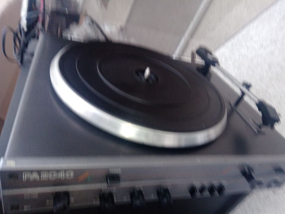 Pick-up Unitra PA 2040 funcțional cu doza bună. Amplificare.fara boxe