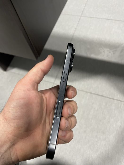 Iphone 16pro 256gb в отличнем состоянии цена 870$