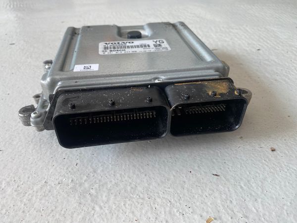 Calculator motor VOLVO V60 HYBRID 2014+ 31355882
