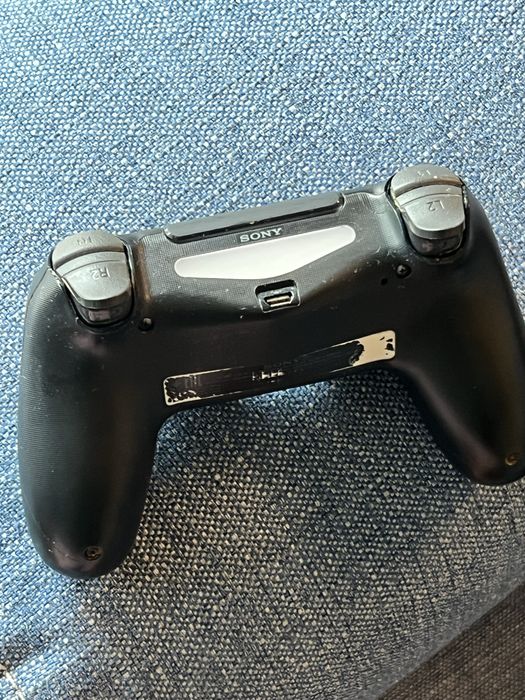 Vând manetǎ pentru consolǎ playstation