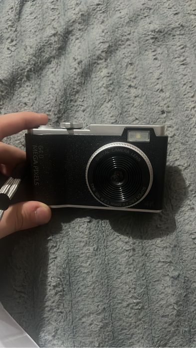 Цифровой фотоаппарат, сгодится детям, фото делать можно, новый