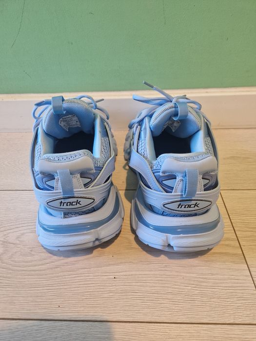 balenciaga tracks albastru deschis