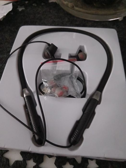 Продавам Bluetooth слушалки безжични  Thec