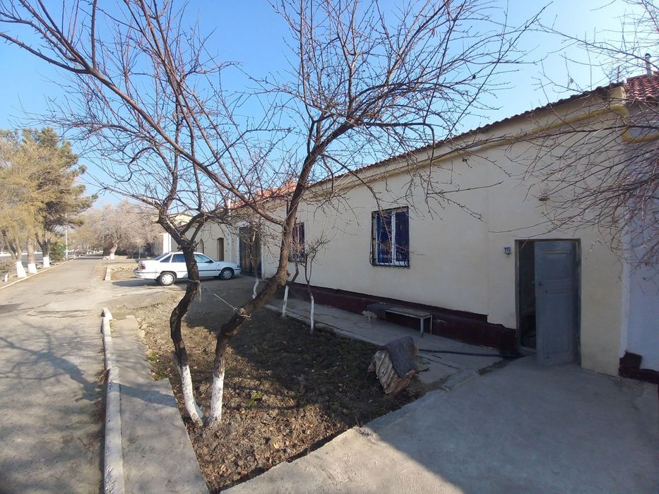 Срочно продается участок,4,5 сотох, имеется 2 больших подвала,