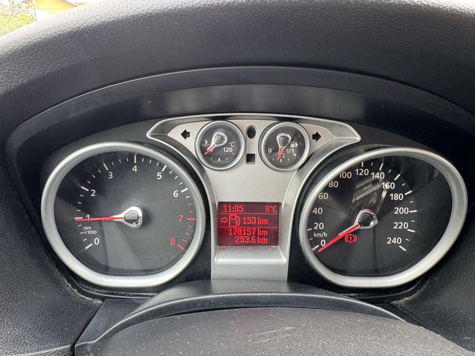 Ford Focus Titanium 1.6 benzina