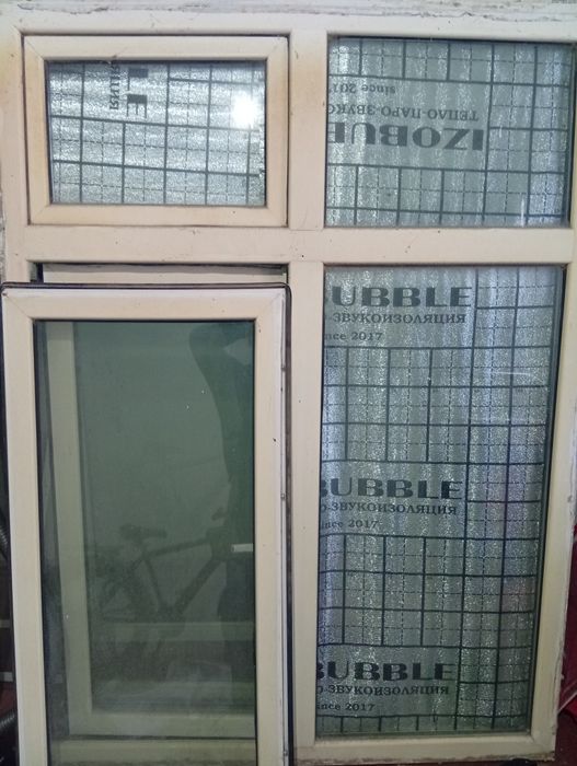 Акфа дерезалари сотилади маскидный сетками. Подоконники бор ишлатилган