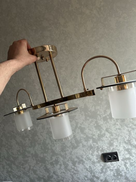 Люстры продам 2000 1 шт