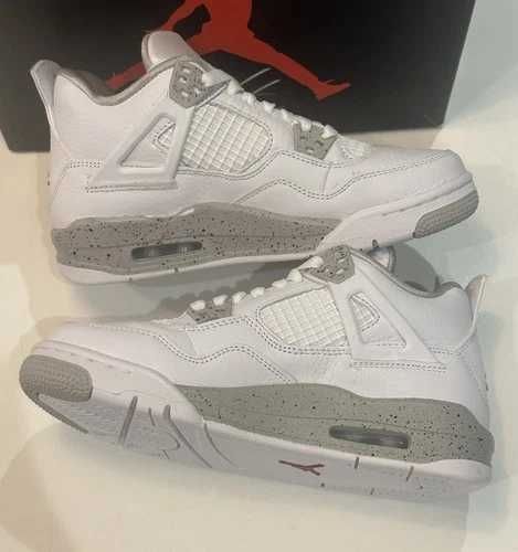 Sneakers Jordan4 White Oreo cu eticheta (nu Nike, Gucci, Adidas, Balenciaga)