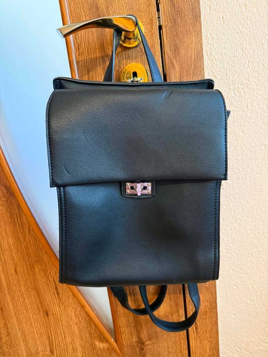 Кожена раница с три разделения и вътрешни джобове