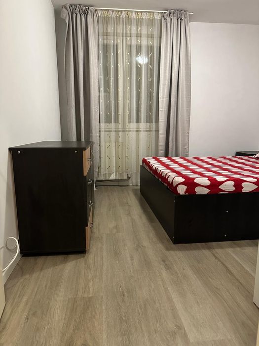 Închiriez apartament cu 2 camere