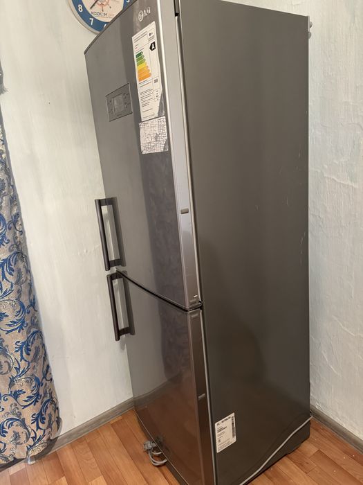 Холодильник Samsung