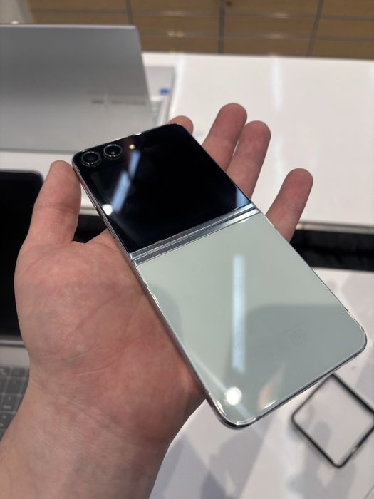 Samsung Z-flip 5 512gb