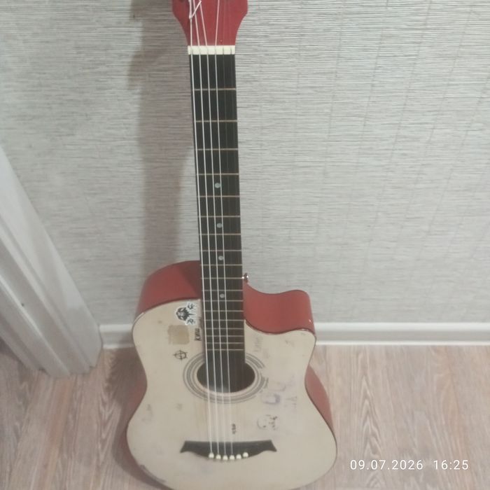 Продам гитару срочно