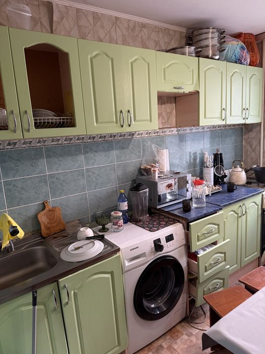 Кровать и шкаф домашний