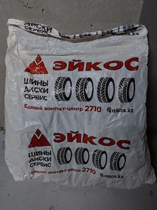 Maxxis 215/50/17 почти новые