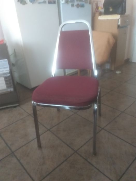 Трапезни столове