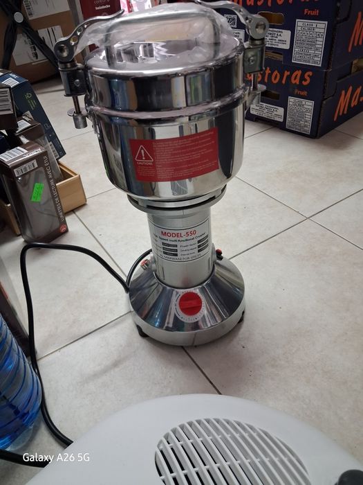 професионална електрическа мелничка, предназначена за смилане на голям