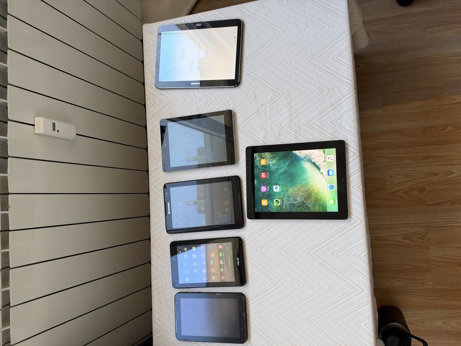 6 броя стари таблети – Samsung, Apple iPad, ASUS, Acer и Lenovo (15 € / бр.)