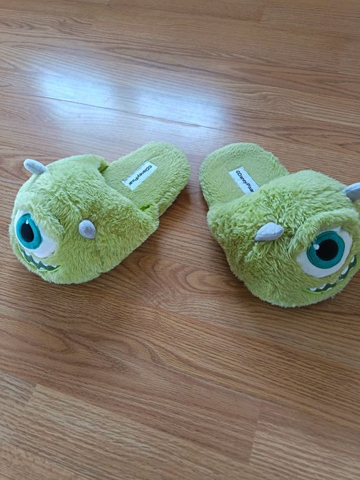 Vând papuci casa