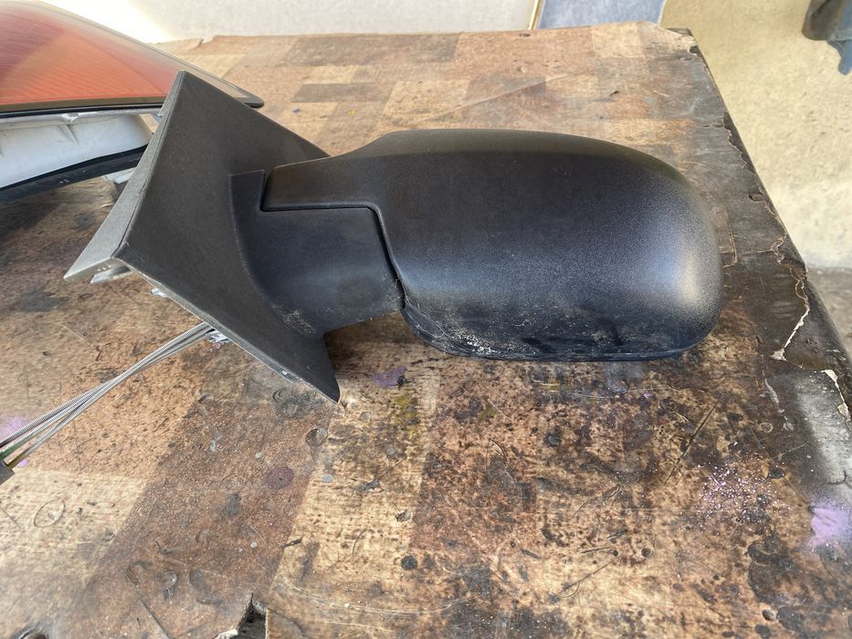Ляво огледало за форд фиеста 2003г