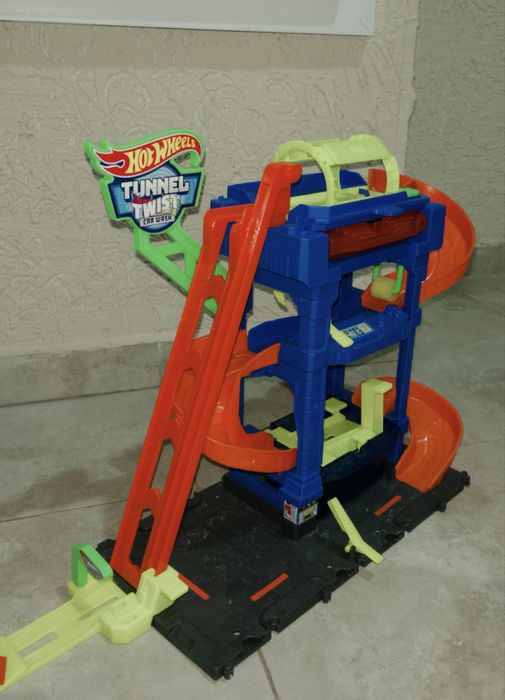 Hot Wheels гараж автомойка