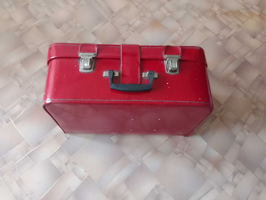 Швейная машинка в футляре