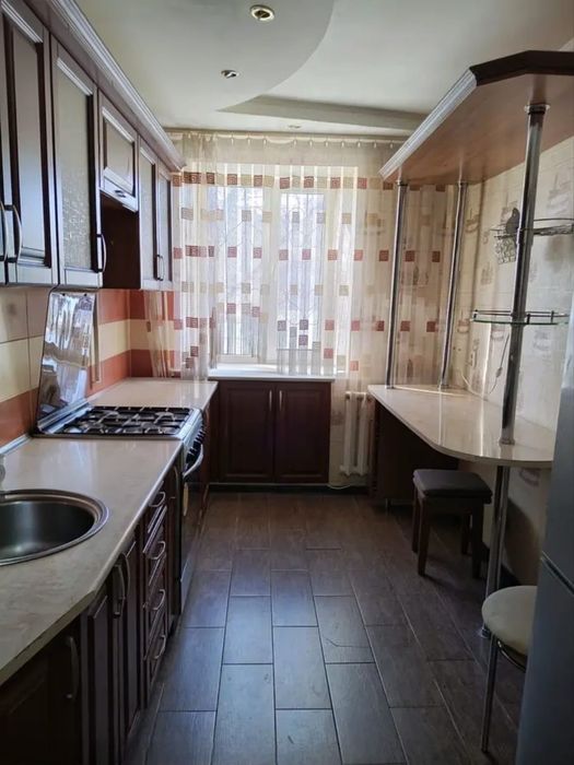 Продаётся 2 комн остановка Диана