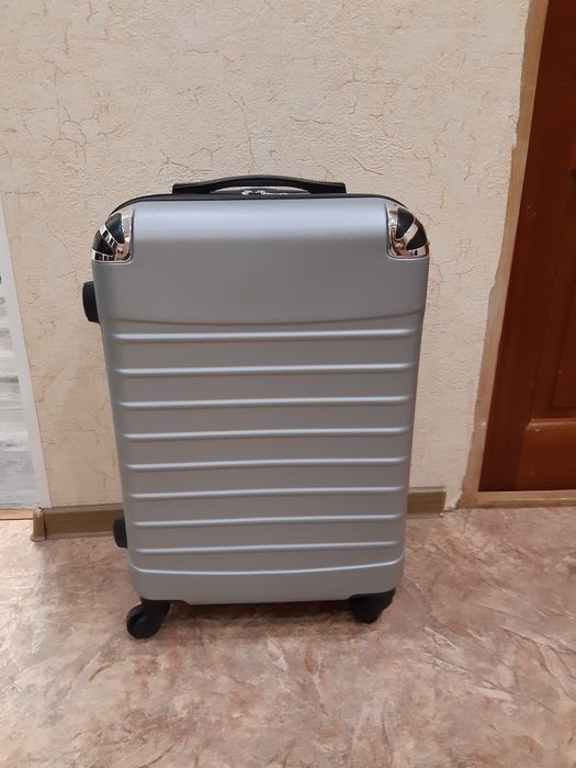 Продам дорожный чемодан, средний 60*40*24