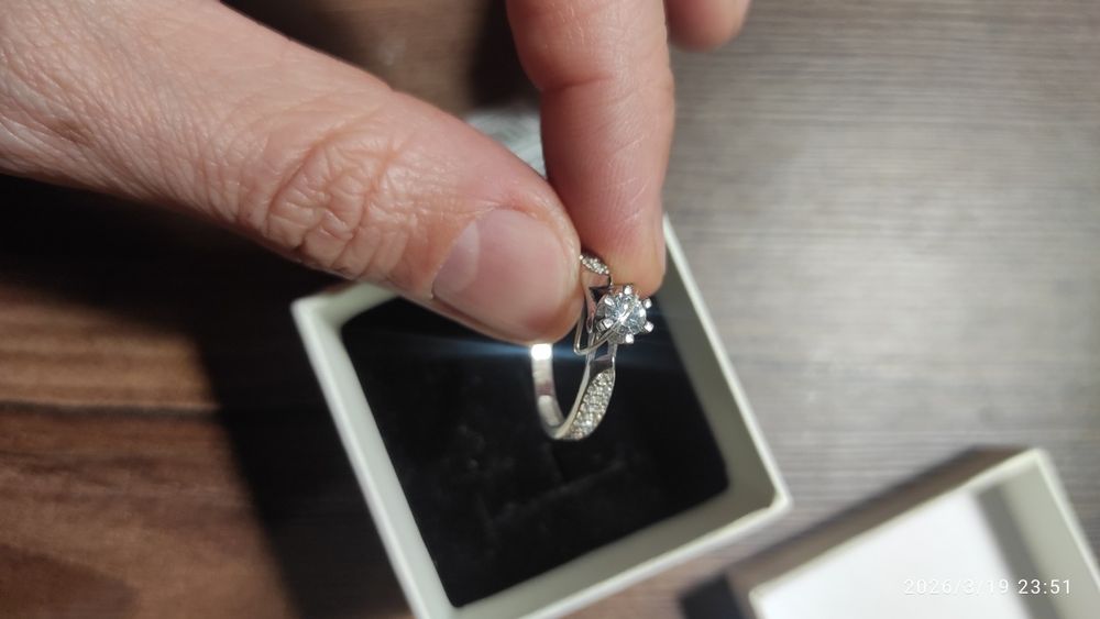 Кольцо 18 серебро 925 камень фианит