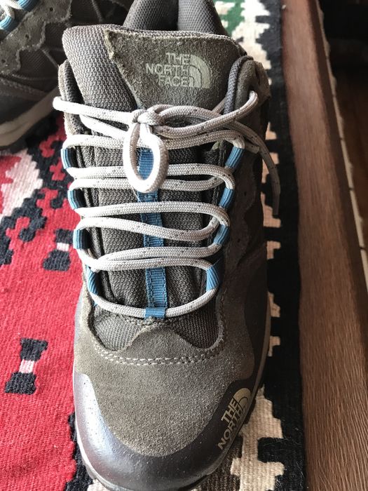 Продам женские ботинки