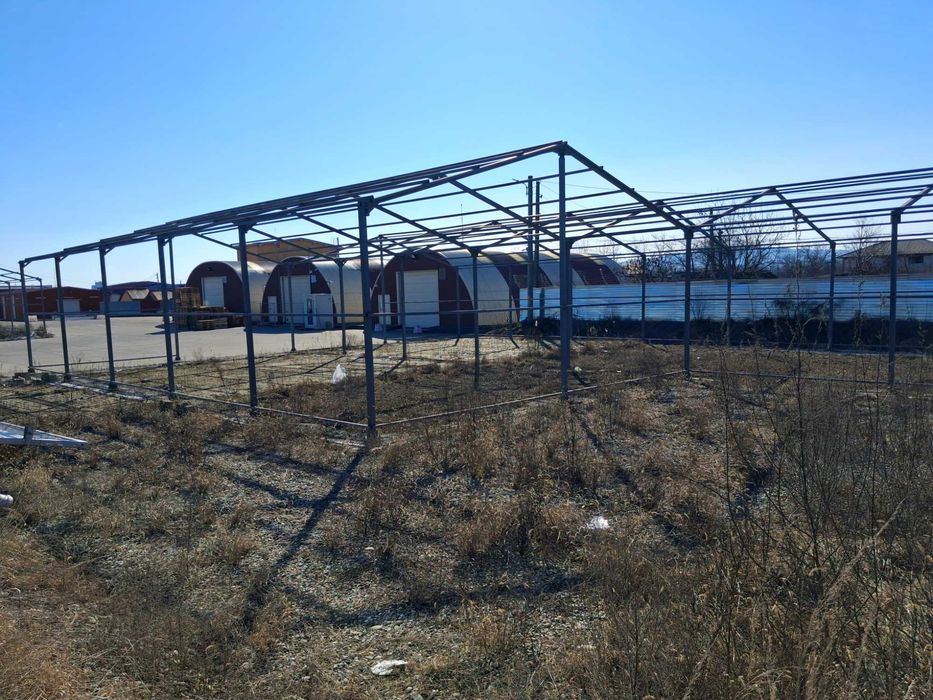 Vând teren industrial