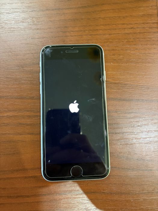 Iphone se 64 GB запазен