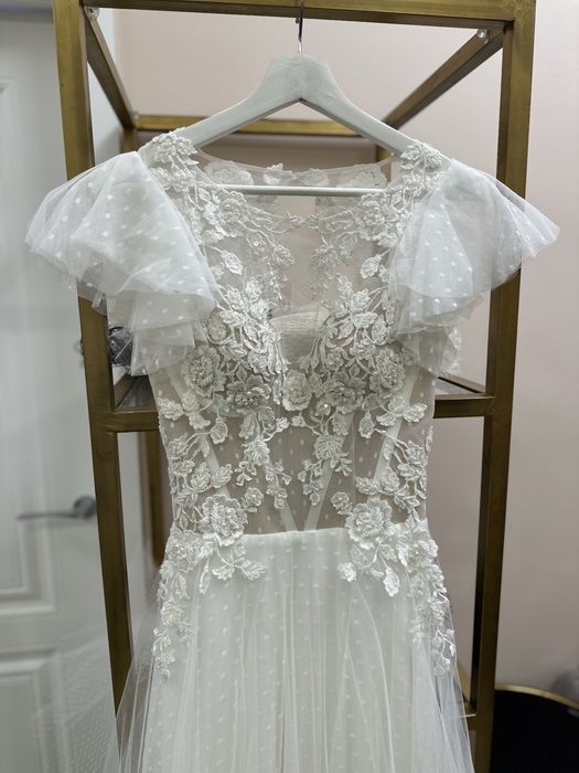 Свадебные платья в ассортименте