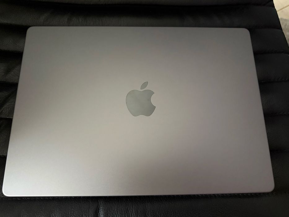  MacBook Pro 14 inch M2 Pro**32 GB**512 SSD**