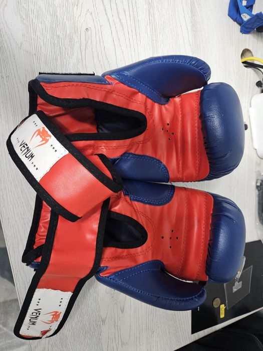 Продаю боксерские перчатки