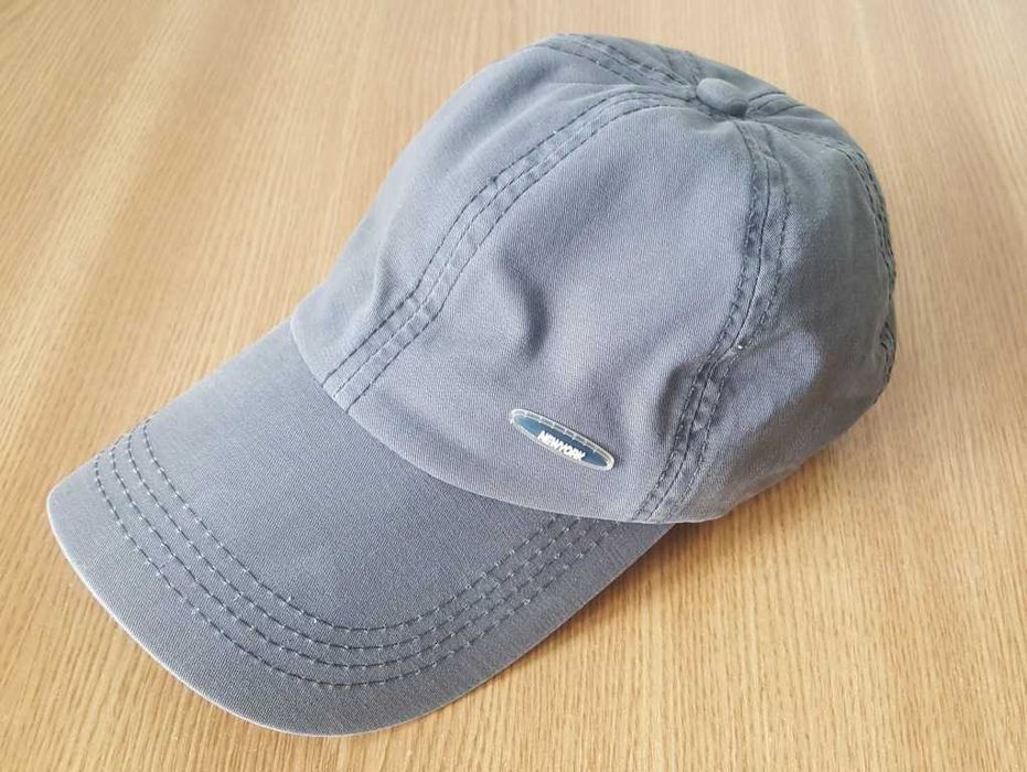 Șapcă confecţionată din material de calitate superioară culoare gri