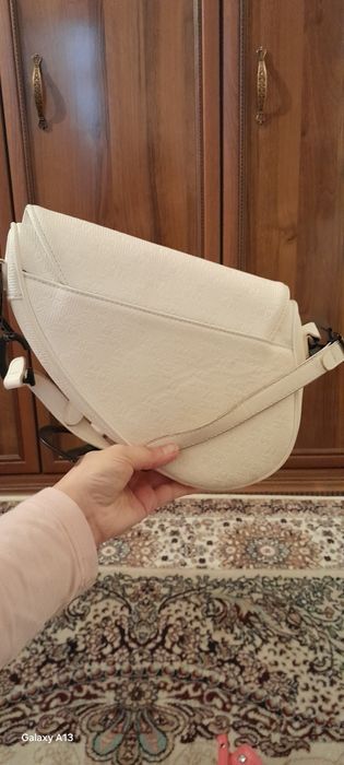 Sumka Dior oq rangli