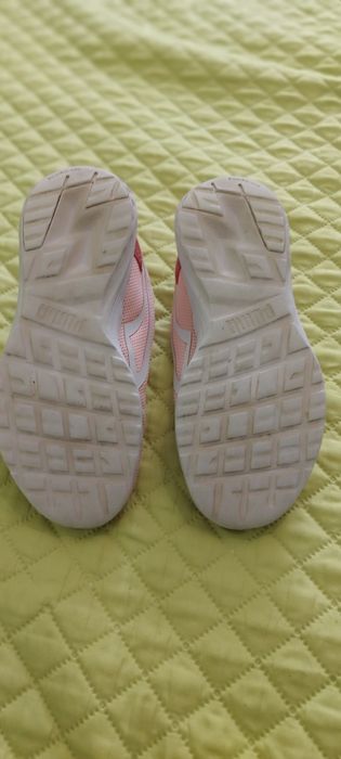 Adidasi, marca Puma, roz, pentru fete, marimea 35, in stare buna