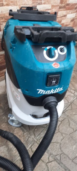 Makita vc4210L Прахосмукачка със Контакт АвтоТупалка Сухо Строителство Гипс Картон