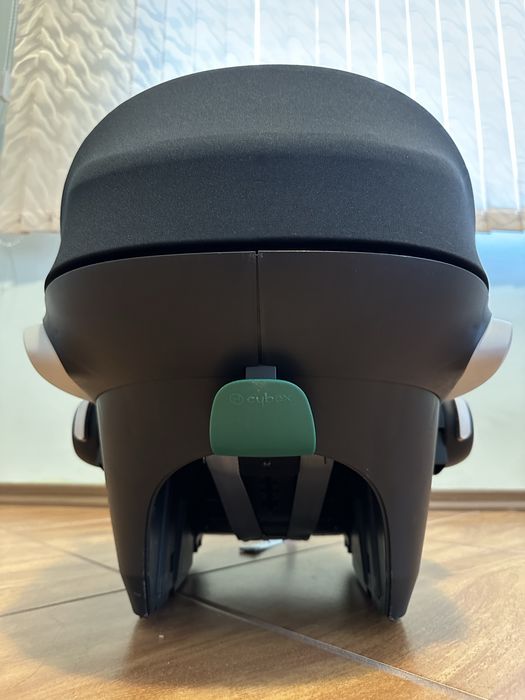 Кошче за кола Cybex Aton + база и адаптери
