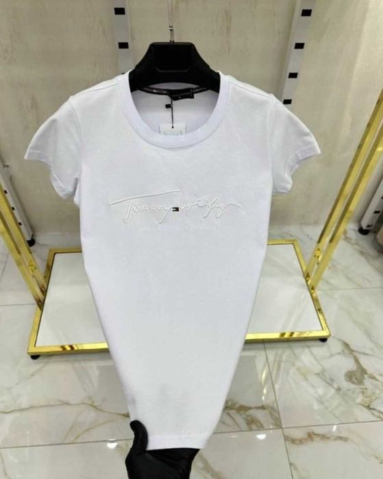 Дамска Тениска Tommy Hilfiger Модел 2026 - 3 ЦВЯТА