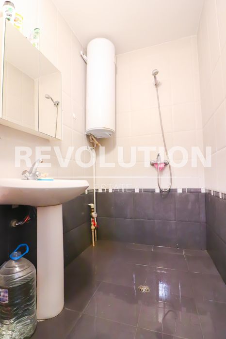 Дава се под наем Тристаен апартамент в Варна, Лятно кино Тракия - 98 кв.м за 648.21 € - Снимка #6