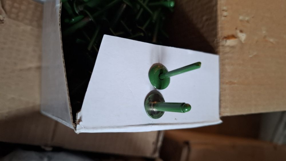 Заклёпки зелёные и белые. ЦСП. ФЦП.