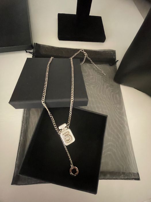 Дамско колие чокър